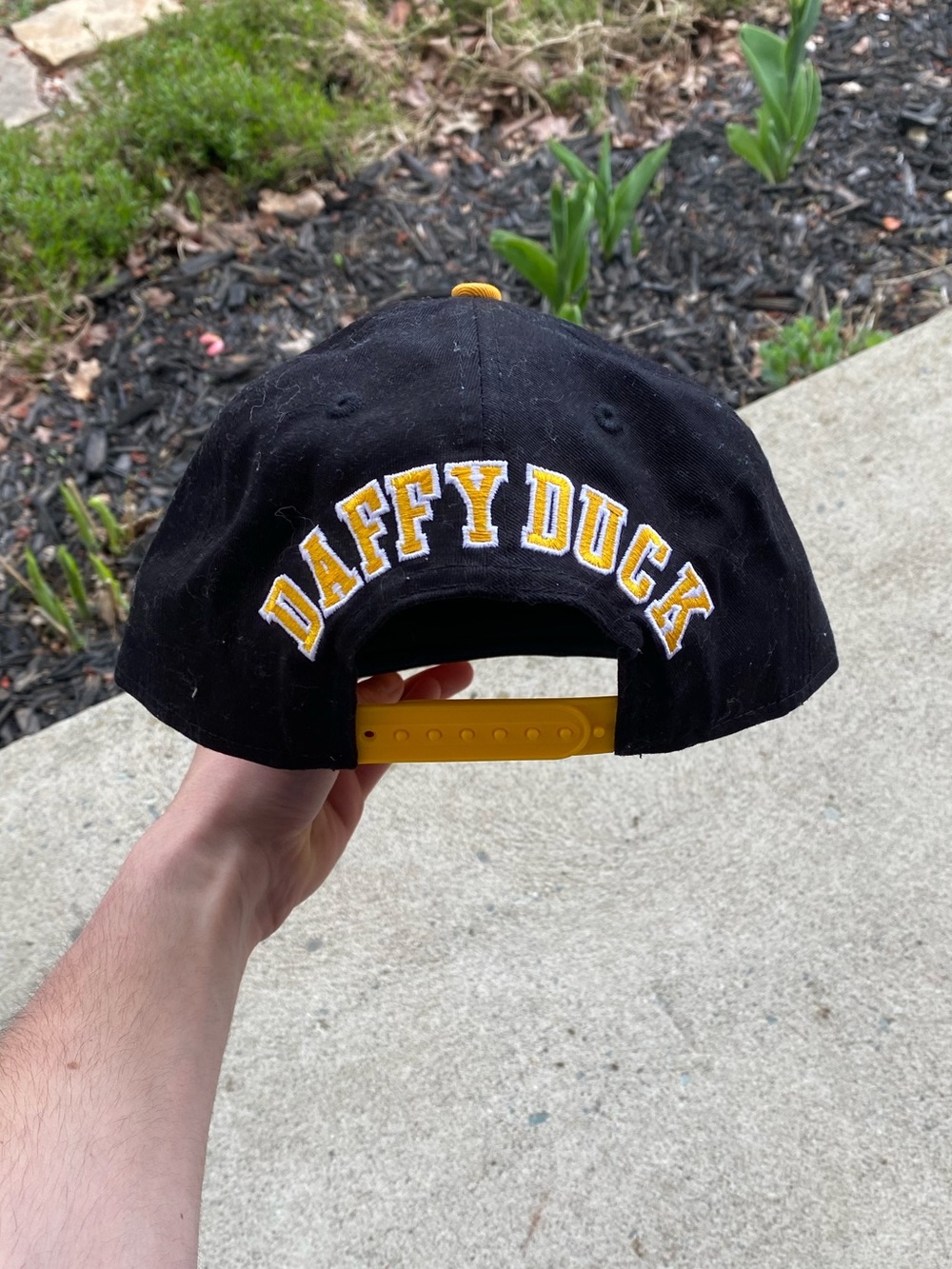Daffy Duck New Era Baseball Snapback Cap - Picture 4 of 6